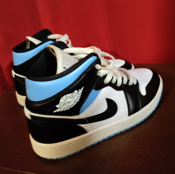NIKE AIR JORDAN 1 RETRO MID SE WMNS UNIVERSITY BLUE WHITE - Picture 5 of 6
